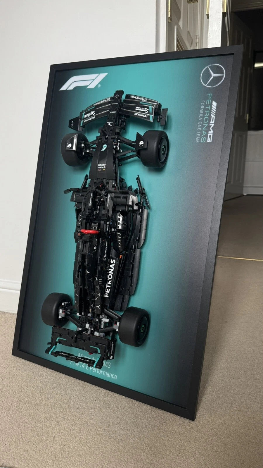 Échelle : 1:10 Voiture Mercedes-AMG F1 – Tableau décoratif (50 x 80 cm)