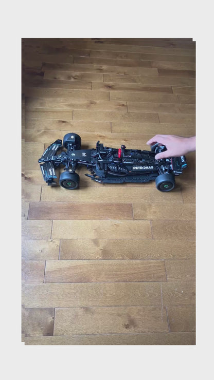 Échelle : 1:10 Voiture Mercedes-AMG F1 – Tableau décoratif (50 x 80 cm)